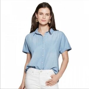 Universal Thread Women's Short Sleeve Collared Denim Camp Shirt - Light Wash